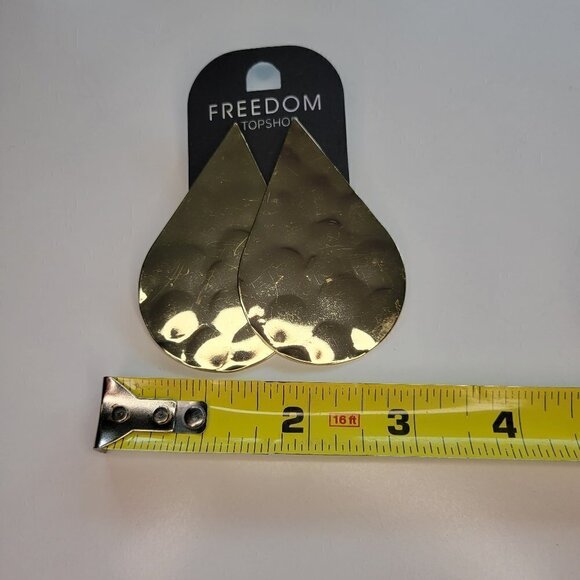 CLEARANCE NWOT Freedom Topshop Large Hammered Gold Tone Pierced Earrings - Picture 6 of 6